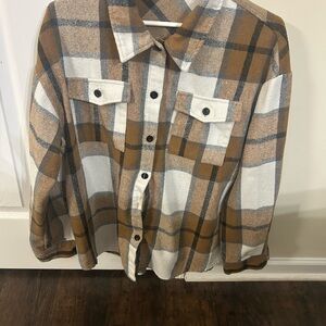 Trendy Queen  Womens Large Cozy Plaid Button-Up Shirt in Brown & White